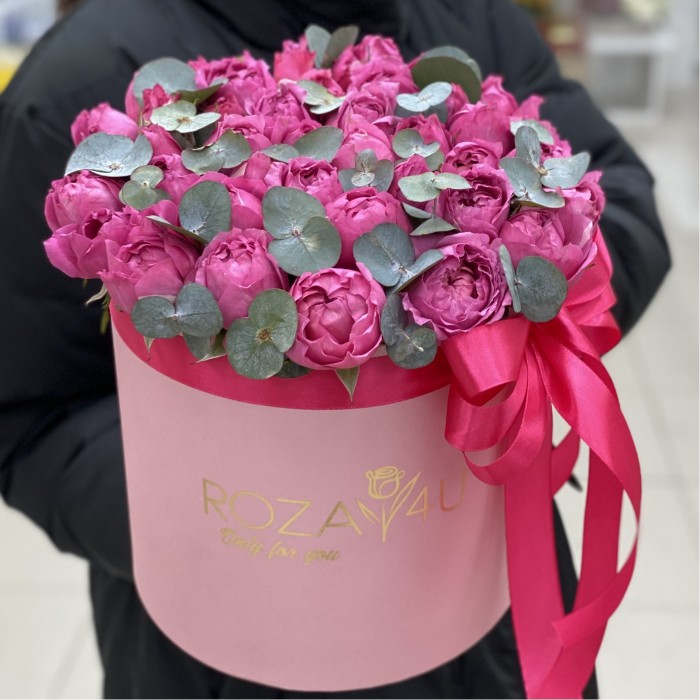 Вишнёвая Джульетта с эвкалиптом в коробке